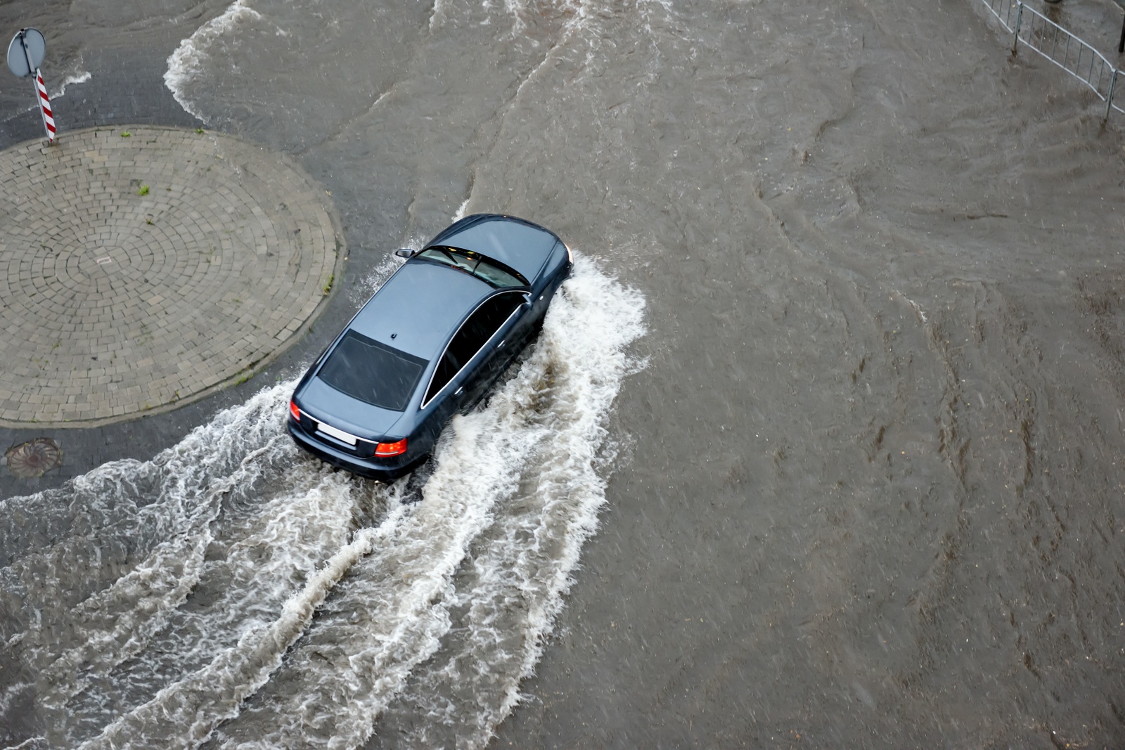 Samochód w czasie burzy jak się zachować? MM Cars Rental